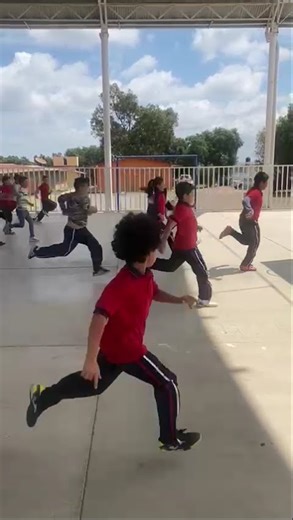 Mis compañeros cuando da el timbre del recreo