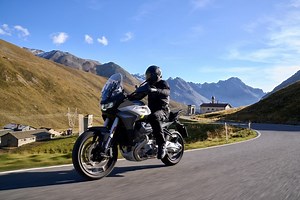 Nuova Moto Guzzi Stelvio: tutti i dettagli della nuova crossover italiana