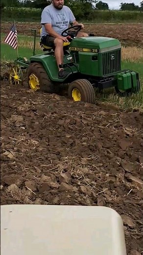 John Deere 318