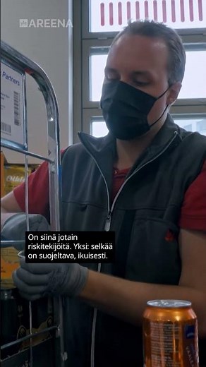 Kirjolla: "täytyy tulla konttorirotaksi ja antaa sielun kuolla."