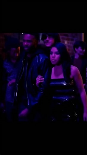 кино | фильм | сериалы 🍿 on Instagram: "Фильм «Клыки ночи» (2021) 🍿 Описание: Лос-Анджелес. Уже несколько десятилетий вампиры поддерживают перемирие с осведомлёнными людьми и соблюдают три правила: не давать широким массам узнать о своём существовании; не пить кровь тех, кто этого не хочет; без разрешения не посещать район Бойл-Хайтс. Но этим вечером всё изменится. Сначала вампиры похищают девушку Джея, смотрящего за соблюдением условий договора, а после Джей поддаётся на уговоры младшего брат