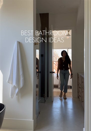 The difference between a basic bathroom and a custom one? Intentional design decisions! 👇🏻 Clean lines, warm wood tones, spa-like elements, and architectural details that make everything feel intentional. 🧡 Would you try this look for your dream bathroom? Let’s chat below! 🫶🏻