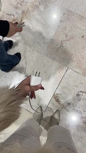 Plugging In: Simple Tips for Handling Power Plugs