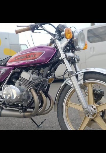 極上美車❗カワサキKH250、爆音スガヤ集合チャンバー❗当時物ハヤシキャストホイール、当時物キャリー、カワグチシート、マルゾッキサスペンション❗ https://youtu.be/RPcpvxQlVfo #norikh250 #bike #バイク
