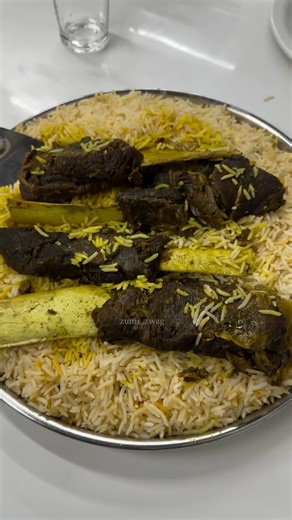 Zumi Zwag on Instagram: "Part2 ❤️നല്ല Beef Rib Mandhi ഒഴിവാക്കേണ്ടി വന്നപ്പോൾ🙂‍↔️ #zumizwag"