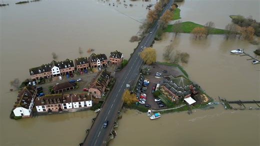 Tewkesbury surrounded by floodwater after river severn bursts its banks