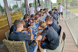 WHAT TO EAT BEFORE A FOOTBALL MATCH?