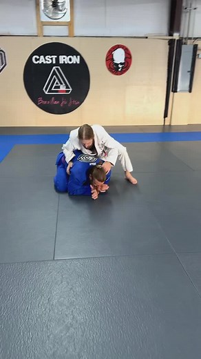 23 reactions | The basic clock choke is a staple attack from the turtle position. For this version, make sure to keep your hips and shoulders aligned so that our ribs stay safe! ⚠️ Do you use this variation? #castironbjj #bjj #blackbelt #basics #rtmartialartshq #libertymo #kcmo #showmestate #details #clockchoke | Cast Iron Jiu Jitsu | Facebook