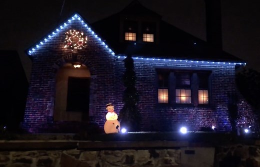 9 Amazing Christmas Lights using Philips Hue