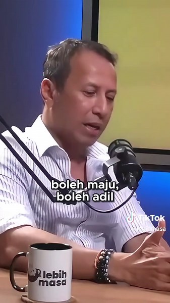 Kutipan SST meningkat 33% dalam tiga tahun tapi mengapa rakyat masih rasa terbeban? Dr. Muhammed Abdul Khaled menjelaskan bagaimana ketirisan, keutamaan dasar dan integriti kepimpinan mempengaruhi kemampuan negara mengagihkan semula kekayaan dengan adil. #lebihmasa #malaysia #podcast