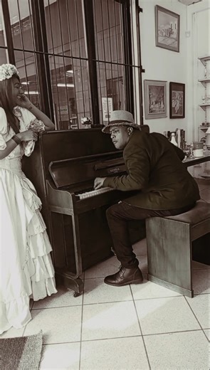 Professional Keyboard Player #keyboardplayer