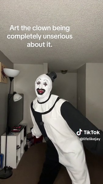 Silly Goofy Art the Clown - Terrifier Cosplay Fun