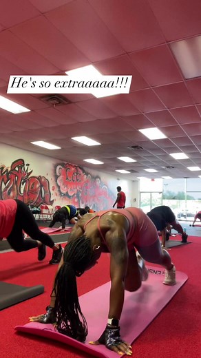 Class be so 🔥 but he always gotta find a way to be extra 😂 I didn't even see that til I looked back at the video 😂 #mzfitnfly #fitnessmotivation #fitnessjourney #fitnessgirl #fitnesscoach #fitnesstrainer #fitnessfreak #fitnessmom #gymgirl #gymlife #gymtraining #gym #trainerlife #personaltrainer #core #momswholift #viralreels #fitnessclass #fitnessreels #sweatensity #blackgirlfitness #loveyourbody #summerworkout | Fit N Fly Fitness