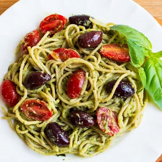 How to Make this Creamy & Tasty Avocado Pasta Sauce