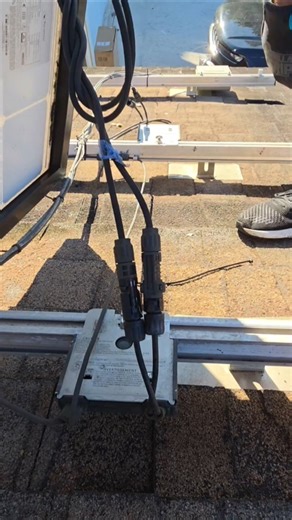 MC4 Solar connectors without removal tool simple!!! #solarpanels #electrician #hack #zipties #diy