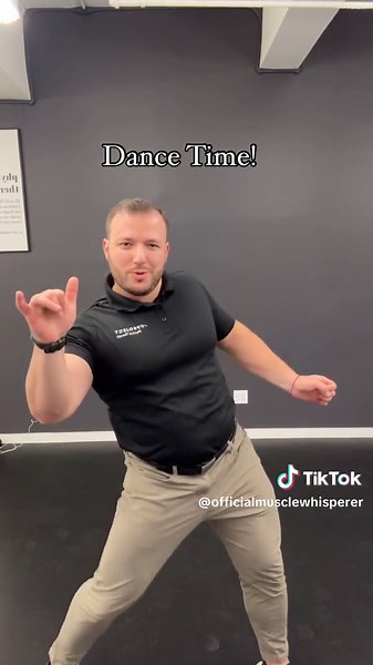 🍑 Let’s fix those (juicy) hips! 🍑 - And luckily enough, those knees too 🤩 - Hip bursitis is actually NOT a diagnosis, but rather a symptom of a larger problem (understand the source and it becomes REALLY easy to treat) 🙏 - Labral tears are a little more tricky but even still, I’ve had tons of patients regain normal range of motion and eradicate pain! - It all really comes down to feeding your body healthy movements 🔥 And this move here is a prime example of a healthy movement 😉 - So give t