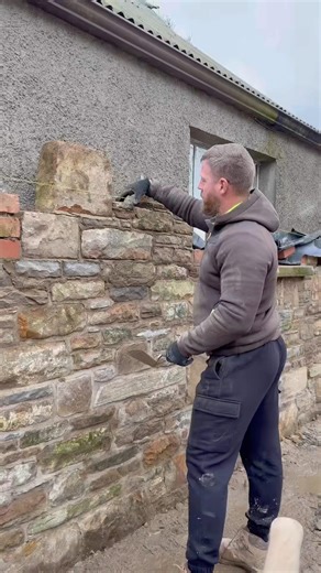 Bringing the old barn back to life, one stone at a time 🪨🔨 #stonemason #construction #renovation
