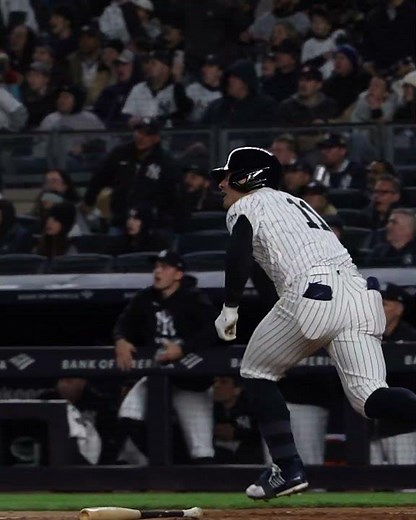 Yankees 17 home runs breaks a MLB record for most through a team's 1st 4 games (16, 2006 Tigers).