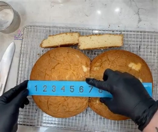 Pastry Chef, Sugar Artist - serving Central Florida | 🎂✨ Ever wondered how to create perfect number cakes for milestone birthdays? Check out my two favorite methods for cutting and shaping... | Instagram