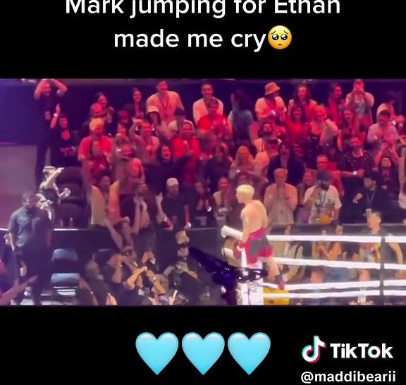 Everyone was so proud of Ethan but especially Mark!👏🏼👏🏼#crankgameplays #markiplier #ethannestor #markfischbach #youtubers #ethannestordarling #creatorclash2 #friendship #2023 #boxing #congratulations