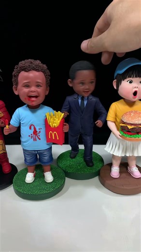 A Clay Bobblehead Extravaganza – Shaking, Smiling, and Fun!