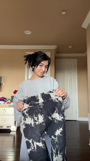 Nothing better than gym & sushi> #WeStickTogether #MickeyFriendsStayTrue #CVSPaperlessChallenge #fyp #foryou #transition #ootd #gym #gymtok #health #fitnessmotivation #workout #legday