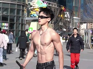 高颜值帅哥腹肌展示谢春洋肚脐被捅腹部被捅