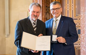 Sechs Bürger aus dem Landkreis Dingolfing-Landau durch Minister Florian Hermann ausgezeichnet