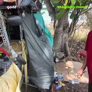 4.1M views · 58K reactions | Anh trai vô gia cư chế xe đạp có wifi có cam và máy hút đinh để giúp đời Nguồn: Nhân Chứng Channel  Bản quyền được bảo vệ và quản lý bởi MCV Network #MCVNetwork #MCVGroup #MCVMedia #nhanchungchannel #ncc #nwt | Bạn Đường Hợp Ý | Facebook