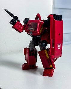 159K views · 4.9K reactions | Earthrise Ironhide: G1 Vibes, Modern Moves. #EarthriseIronhide #Transformers #Ironhide #Autobots #ToyPhotography #WarForCybertron #AutobotAlliance #CollectibleFigures #TFEarthrise #MoreThanMeetsTheEye | Chopper’s Toys | Facebook