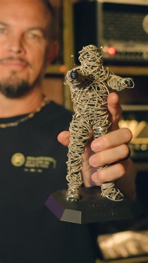 I’m Mark Tremonti, and I’m obsessed with all things guitar. But what do you do with your strings after you’re done with them? That’s where the String Thing comes in. Take your used strings, wrap them up, and turn your hours of playing into something badass that shows just how hard you’ve been practicing. | FRET12