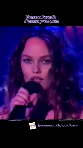 Vanessa Paradis #VPIGFY on Instagram: "🕯️🕯️Extraits du concert privé destiné à l'@associationreves et diffusé sur Canal+ en avril 1996. Un concert devenu culte et incontournable pour les fans de @vanessa.paradis 🥰💜💖✨ 🎤🎶 OH! darling (@thebeatles cover) 🎤🎶 Across the universe (@thebeatles cover) 🎤🎶 Flagrant délire 🎤🎶 Lonely Rainbows #vanessaparadis #concertprivé #divineidole⭐️ #souvenirs #vanessaparadis90s #culte #icone"
