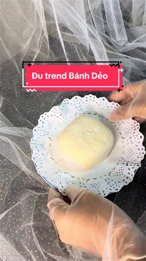 Bánh Dẻo Nhân Trứng Muối: Thưởng Thức Theo Trend