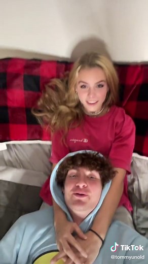 don’t miss the hot tub stream ;) @annabananaxdddd | anna