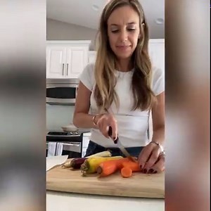 Open up a #FarmboxDirect box 📦and what do you get!? A variety of seasonal fruits and vegetables delivered straight to your doorstep 🙌Jumpstart your #healthgoals for the New Year by starting your subscription today!⠀⠀⠀⠀⠀⠀⠀⠀⠀ ⠀⠀⠀⠀⠀⠀⠀⠀⠀ Link in bio!⠀⠀⠀⠀⠀⠀⠀⠀⠀ ⠀⠀⠀⠀⠀⠀⠀⠀⠀ Let us know your health goals in the comments down below ⠀⠀⠀⠀⠀⠀⠀⠀⠀ ⬇️🤗⬇️ | FarmboxRx