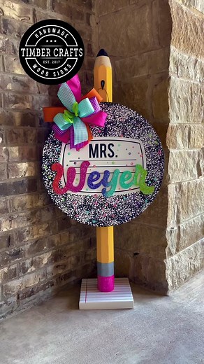 DIY Teacher Gift: Door Hanger Tutorial