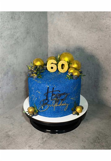 60 років — це вік мудрості, досвіду та справжнього розквіту. Такий ювілей заслуговує на десерт, який підкреслить статус та велич моменту.