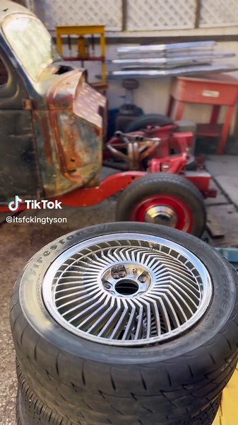 I still can’t get over that I have a set of carving heads 😬😬 #itsfckingtyson #outofluckclub #outofluck #fypシ #carvinghead #carvinghead40