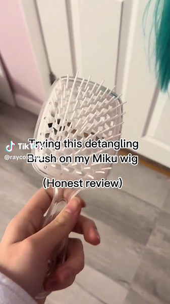 Untangling a Miku Wig with the Right Brush