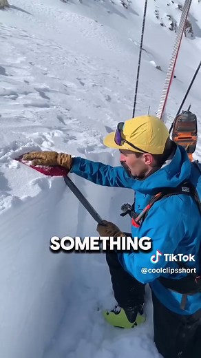 ECT Snow Test Explained This simple snow test helps experts see if hidden weak layers could trigger an avalanche. #avalanche #snowtest #skiing #mountains #winter