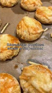 Káposztás pogácsa