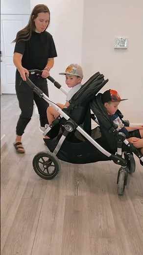 Which stroller should I bring to Disneyland? #stroller #disneyland