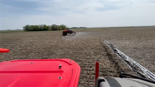🎥 Two brothers near Crookston, MN running TWO Apache AS1250XP sprayers simultaneously! The brothers farm corn, beans, wheat, and sugar beets. We appreciate the action shots! 🤝🏻 #ApacheSprayers | Apache Sprayers