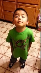 “Listen, listen, listen, Linda!” Toddler argues with mom over cupcakes