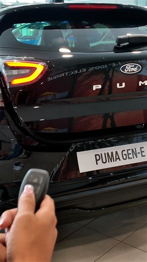 Lignes soignées, finitions élégantes, modularité pensée pour le quotidien. La Puma Gen-E dévoile un intérieur aussi fonctionnel que désirable. Un design qui se vit autant qu’il se regarde. Osons demain. #FordPumaGenE #MobilitéÉlectrique #DesignIntelligent #OsonsDemain | Ford Réunion