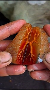 The beauty of red agate stone with golden veins that are very rarely found #gemstone #agate #fake #Ai #naturalover #diycrafts #jewelry #art #limitededition #manicure #luxuryjewelry #gold #mineral #fblifestyle | Supra Afrianto