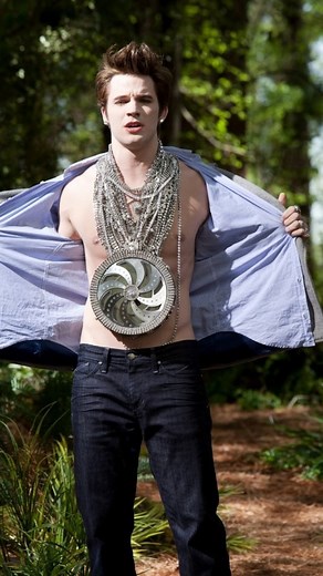 Entertaining Scow | 🎬 Vampires Suck (2010) 📖 Directed by Jason Friedberg and Aaron Seltzer, this parody comedy mocks the Twilight series and other... | Instagram