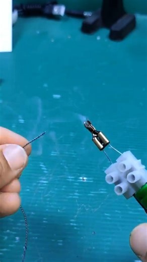 Expert Secret: Make a Soldering Iron with Only a Diode and a Battery! ⚡🛠️ #DIY #Electronics #LifeHacks #Soldering #TechTips #Engineering #Handmade #ToolHacks #Invention #ElectronicsProjects | 𝗣𝗿𝗼 𝗗𝗜𝗬𝗘𝗥