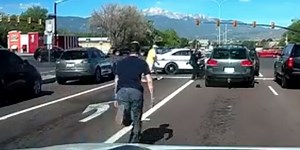 WATCH: 2 good Samaritans help off-duty officer arrest suspect in the middle of a Colorado Springs road