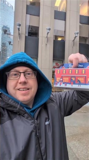 We HAD to try the local delicacy in Toronto! 🇨🇦 #toronto #travel #donuts #timbits